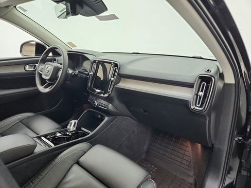 Certified 2023 Volvo XC40 B5 Ultimate w/ Protection Package Premier image 13