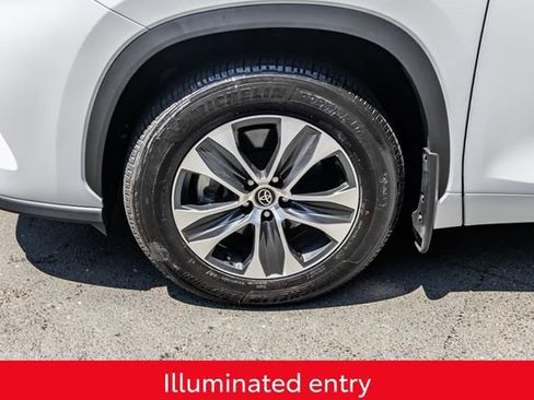 Used 2026 Toyota Highlander XLE AWD/4WD image 14
