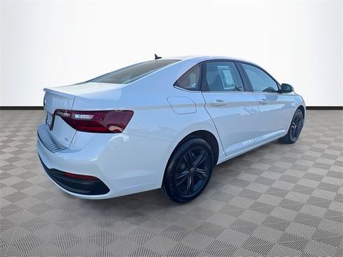 Used 2024 Volkswagen Jetta SE image 7