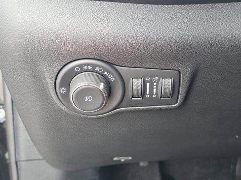 Certified 2025 Jeep Compass Latitude AWD/4WD image 23