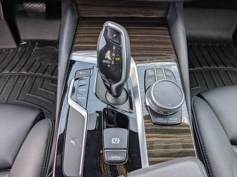 Used 2020 BMW 530i xDrive w/ Convenience Package AWD/4WD image 19