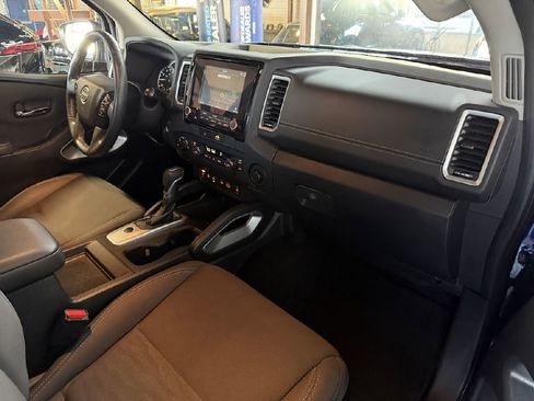 Used 2022 Nissan Frontier SV image 14
