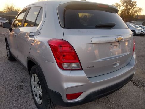 Used 2018 Chevrolet Trax LS image 2