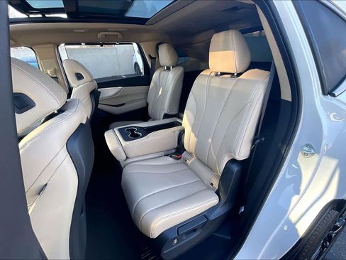 Used 2025 Acura MDX SH-AWD w/ Technology Package image 28