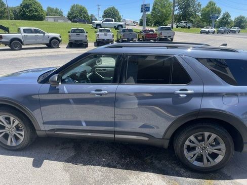 Used 2021 Ford Explorer XLT w/ Equipment Group 202A AWD/4WD image 3