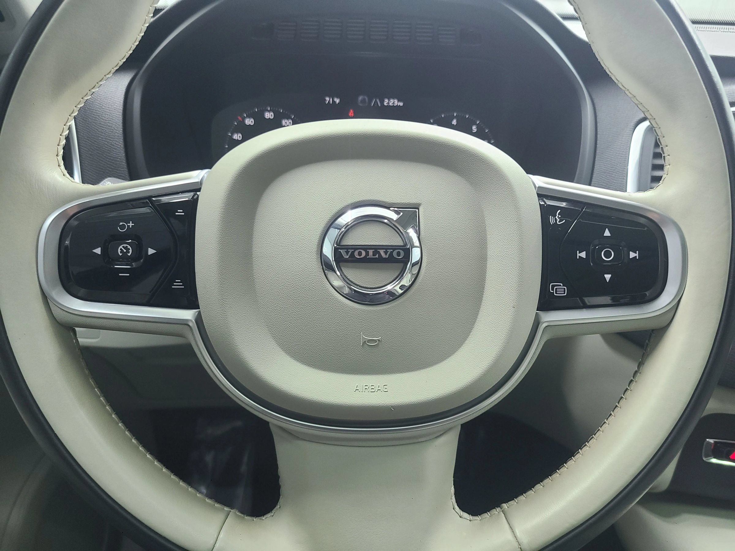 Used 2020 Volvo XC90 T6 Momentum AWD/4WD image 25