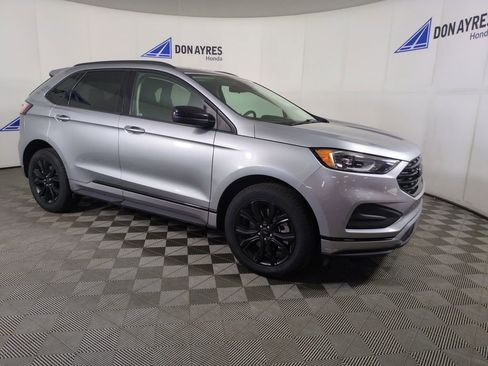 Used 2023 Ford Edge SE w/ Black Appearance Package image 9