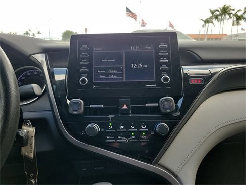 Used 2021 Toyota Camry LE image 25
