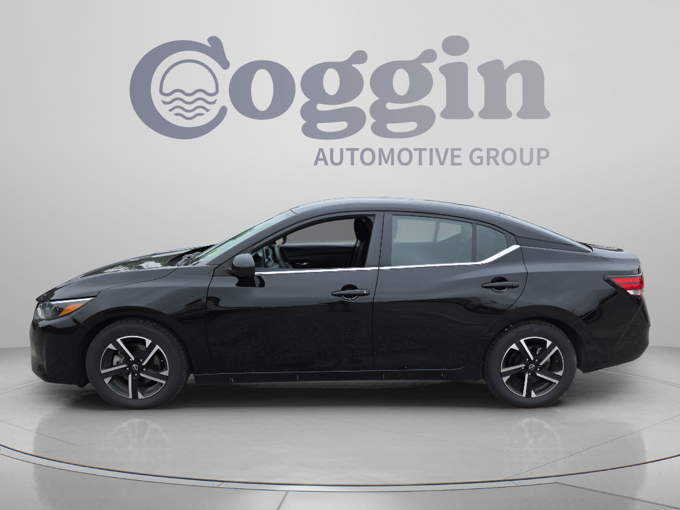 Used 2025 Nissan Sentra SV FWD image 2