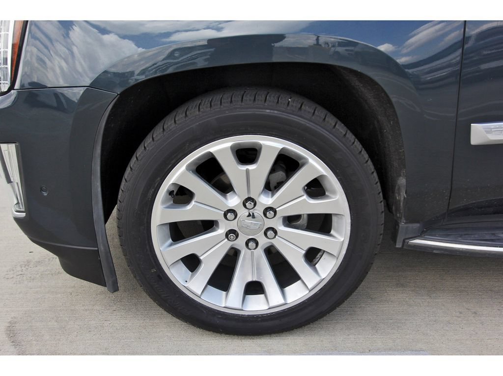 Used 2019 Cadillac Escalade Luxury RWD image 30