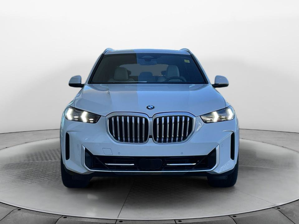 Used 2024 BMW X5 xDrive40i w/ Parking Assistance Package AWD/4WD image 2