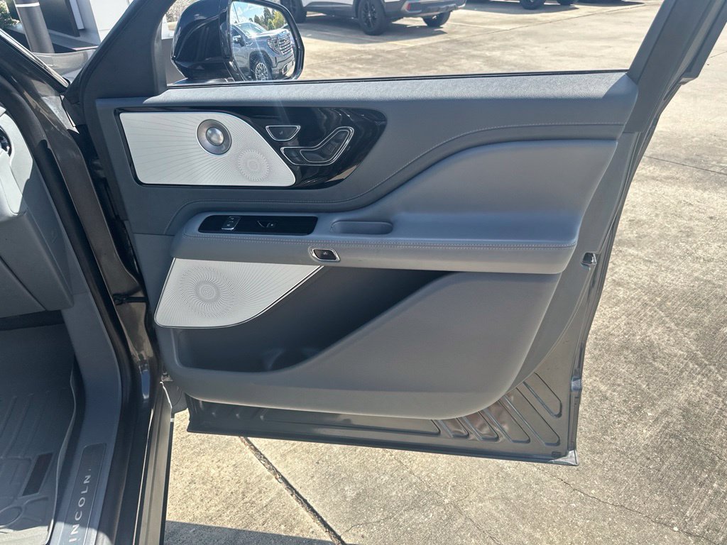 Used 2020 Lincoln Aviator Reserve w/ Equipment Group 201A RWD image 38
