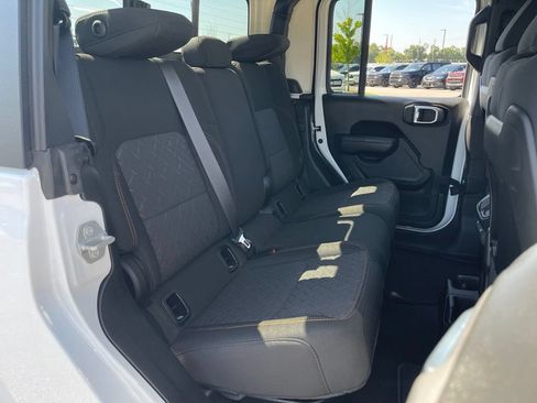 Used 2025 Jeep Gladiator Mojave w/ Convenience Group AWD/4WD image 41