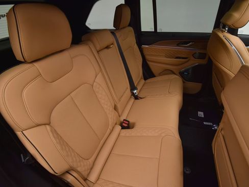 New 2026 Jeep Grand Cherokee Summit image 19