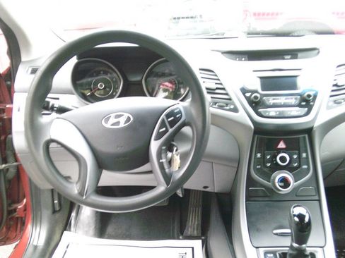 Used 2016 Hyundai Elantra SE image 9