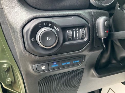 Used 2022 Jeep Wrangler Unlimited Sahara w/ Cold Weather Group image 17