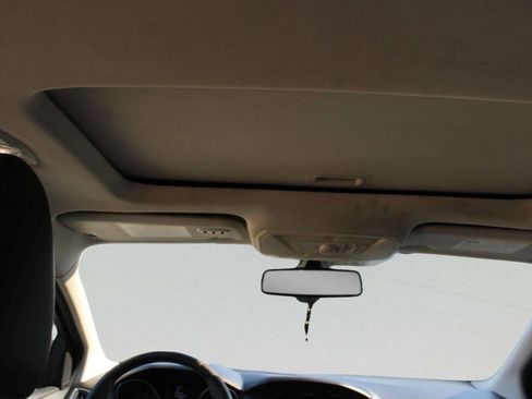 Used 2012 Ford Focus Titanium FWD image 9