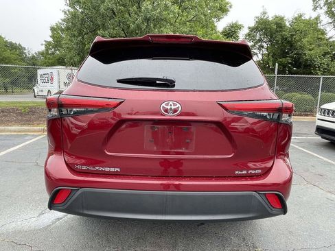 Used 2022 Toyota Highlander XLE AWD/4WD image 22