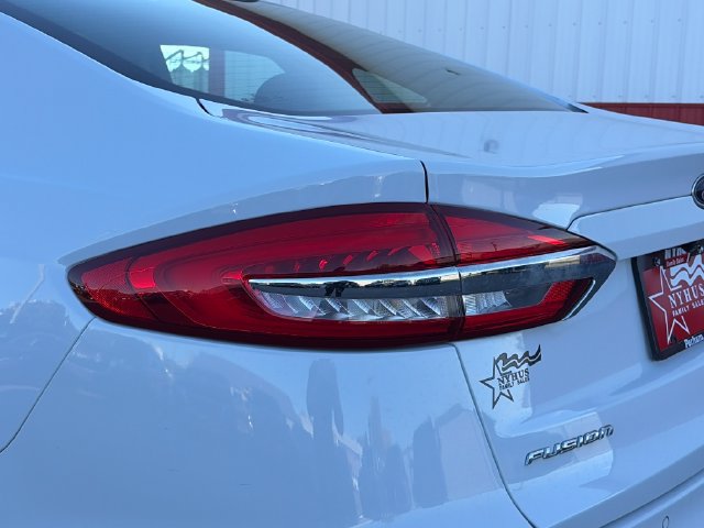 Used 2019 Ford Fusion SE FWD image 20