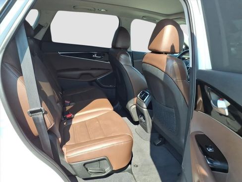 Used 2019 Kia Sorento SX image 13