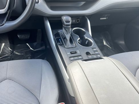 Used 2023 Toyota Highlander L image 30