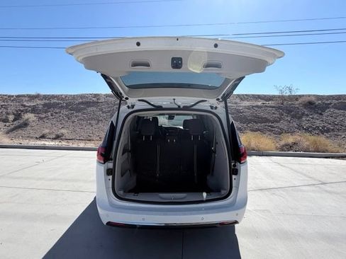 Used 2023 Chrysler Pacifica Touring-L FWD image 36