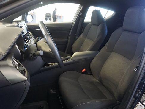 Used 2018 Toyota C-HR XLE image 15