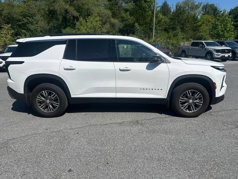 Used 2026 Chevrolet Traverse LT AWD/4WD image 4