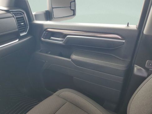 Used 2025 Chevrolet Silverado 2500 LT w/ Convenience Package AWD/4WD image 16