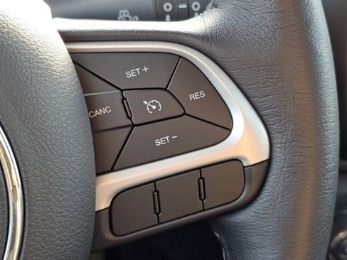 Used 2023 Jeep Renegade Latitude w/ Premium Group image 16