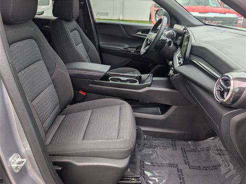 Used 2025 Chevrolet Equinox LT AWD/4WD image 11
