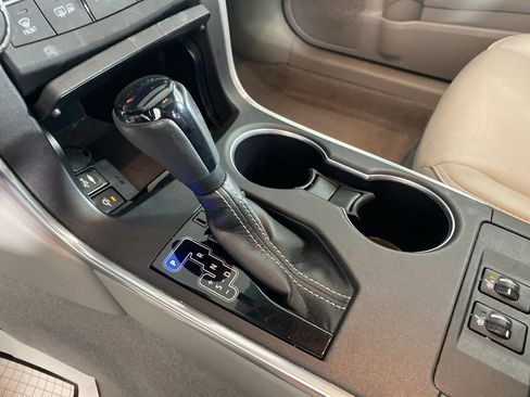 Used 2015 Toyota Camry XLE w/ Moonroof Package FWD image 8