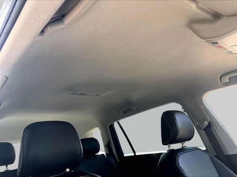 Used 2023 Volkswagen Tiguan SE AWD/4WD image 30