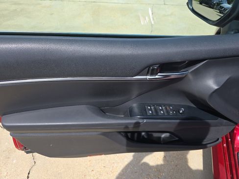 Used 2020 Toyota Camry LE image 18