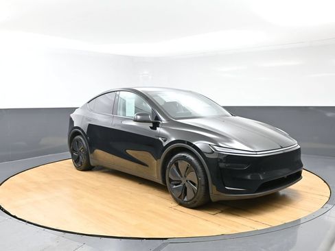 Used 2026 Tesla Model Y Long Range RWD image 8