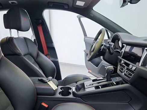 Used 2025 Porsche Macan GTS image 25