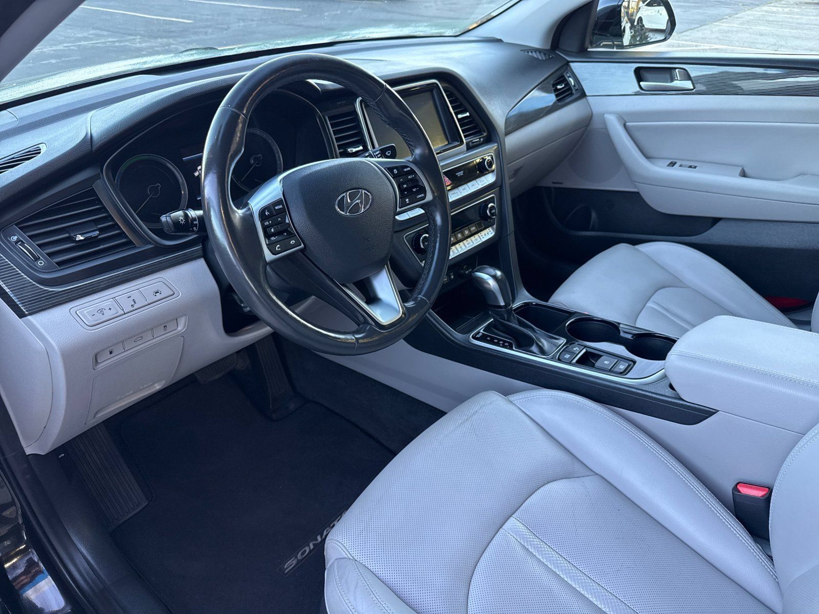 Used 2019 Hyundai Sonata Limited w/ Ultimate Package 02 FWD image 9