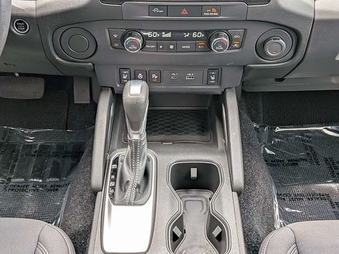 Used 2024 Nissan Frontier SV w/ SV Convenience Package RWD image 21