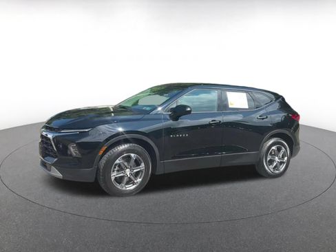 Used 2025 Chevrolet Blazer LT FWD image 6