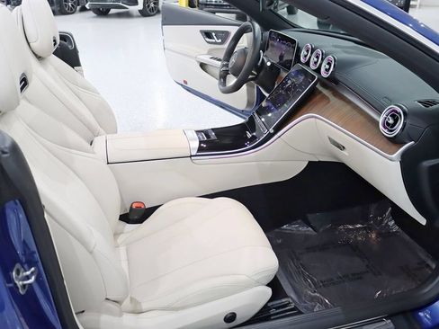 Used 2024 Mercedes-Benz CLE 300 4MATIC Cabriolet image 30