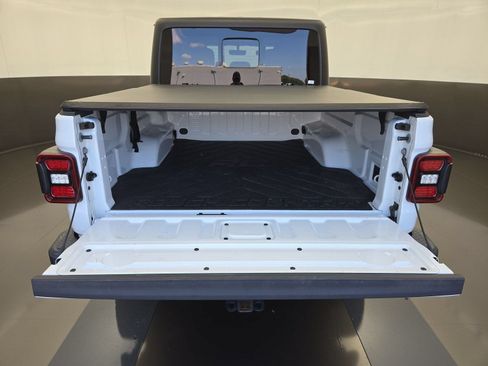 Used 2022 Jeep Gladiator Overland w/ Popular Equipment Package AWD/4WD image 29