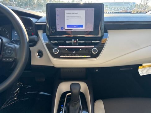 Used 2025 Toyota Corolla LE image 17