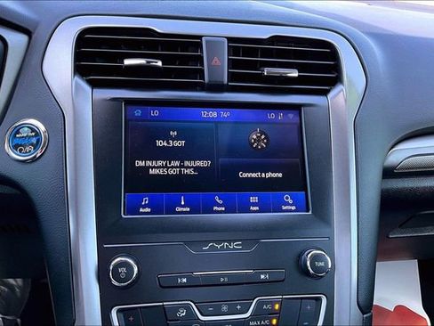 Used 2020 Ford Fusion SE image 15