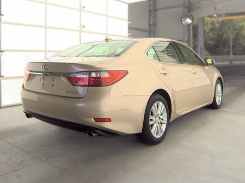 Used 2014 Lexus ES 350 w/ Premium Package FWD image 2