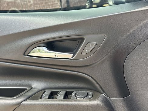 Used 2023 Chevrolet Equinox LT FWD image 30