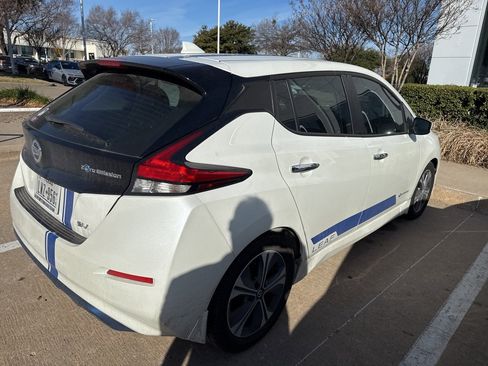 Certified 2019 Nissan Leaf SV image 3