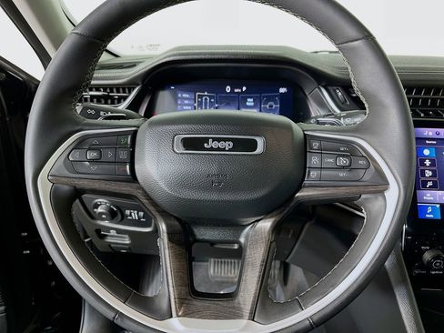 Used 2023 Jeep Grand Cherokee Limited w/ Black Appearance Package AWD/4WD image 14