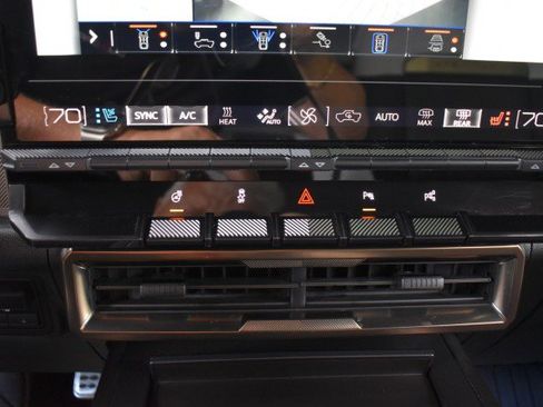 Used 2024 GMC Hummer EV 3X w/ LPO, Illumination Package AWD/4WD image 25