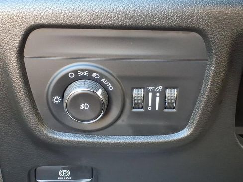 Used 2022 Jeep Grand Cherokee Overland w/ Luxury Tech Group IV image 18