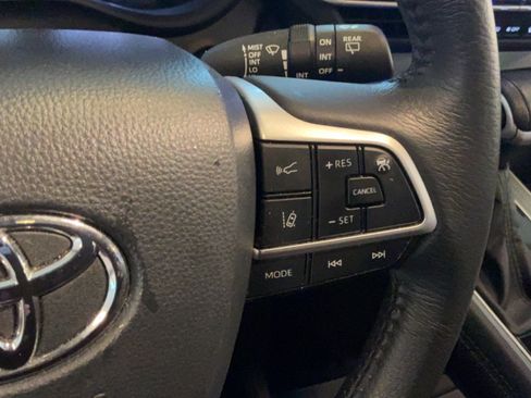 Certified 2025 Toyota Sienna XLE FWD image 19